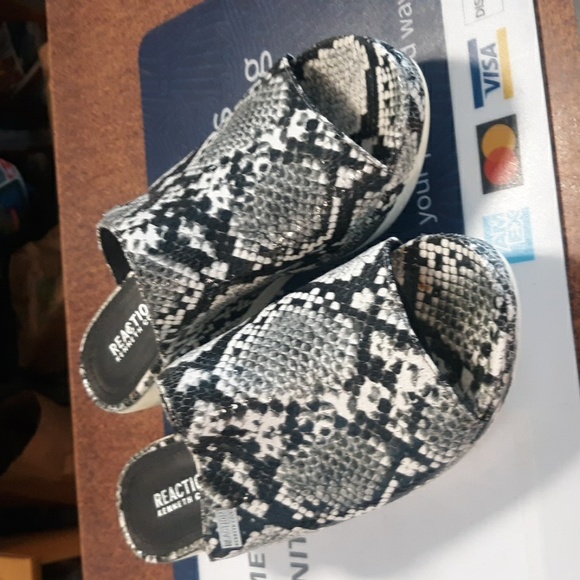 Reaction Kenneth Cole Size 8 1/2 (SKU 495) - Picture 1 of 5